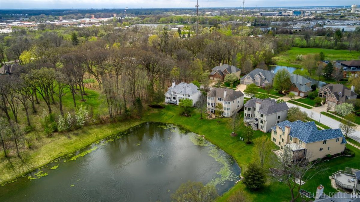 2595 Ginger Woods Drive, Aurora, IL 60502