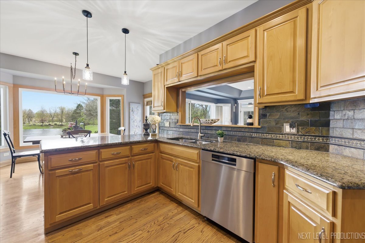 2595 Ginger Woods Drive, Aurora, IL 60502