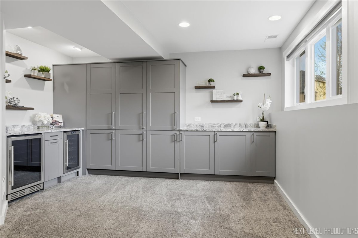 2595 Ginger Woods Drive, Aurora, IL 60502