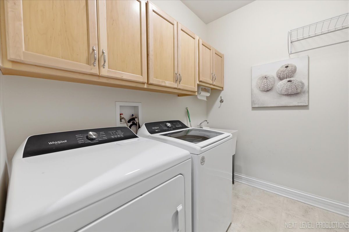 2595 Ginger Woods Drive, Aurora, IL 60502