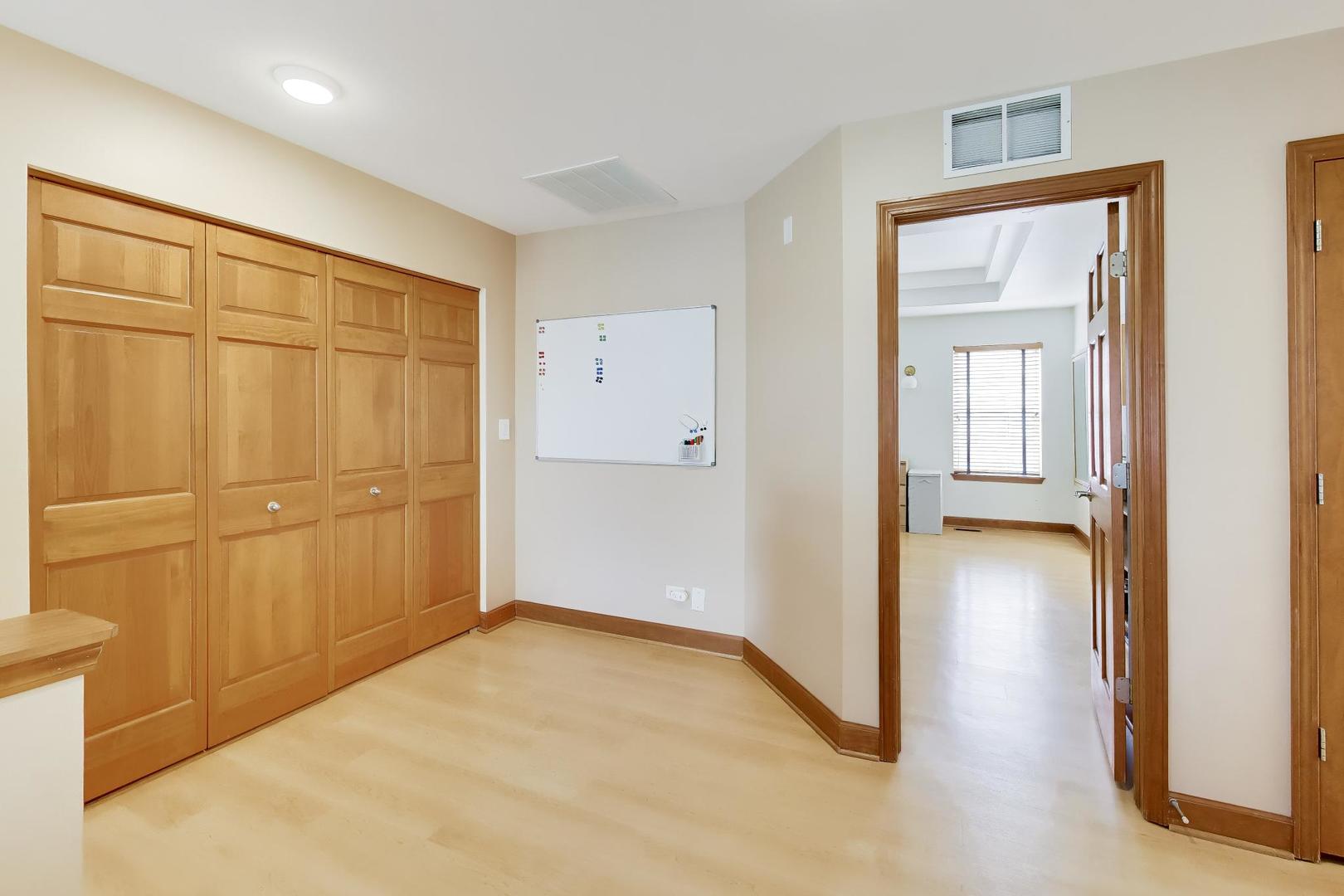 1139 Orangery Court, Carol Stream, IL 60188