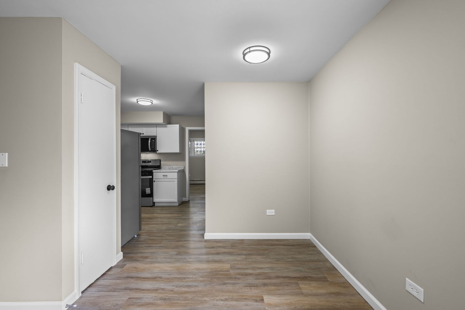 1101 HOLIDAY Lane #10, Des Plaines, IL 60016