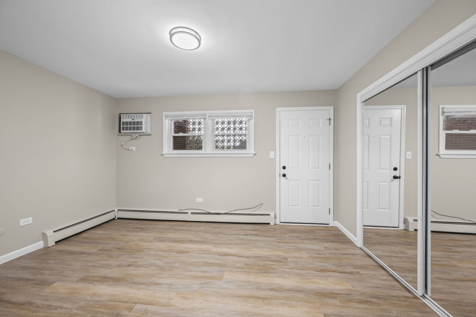 1101 HOLIDAY Lane #10, Des Plaines, IL 60016