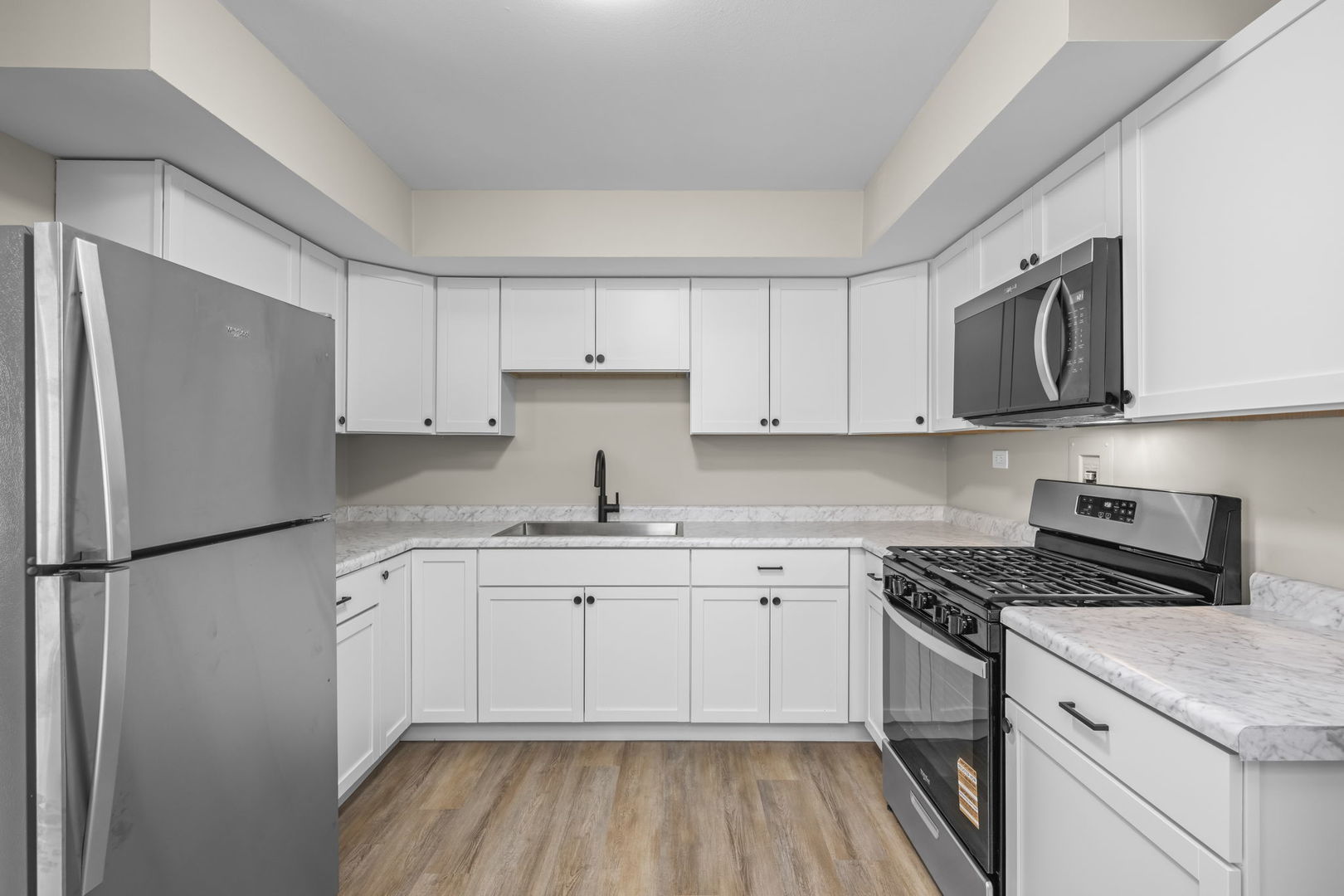 1101 HOLIDAY Lane #10, Des Plaines, IL 60016