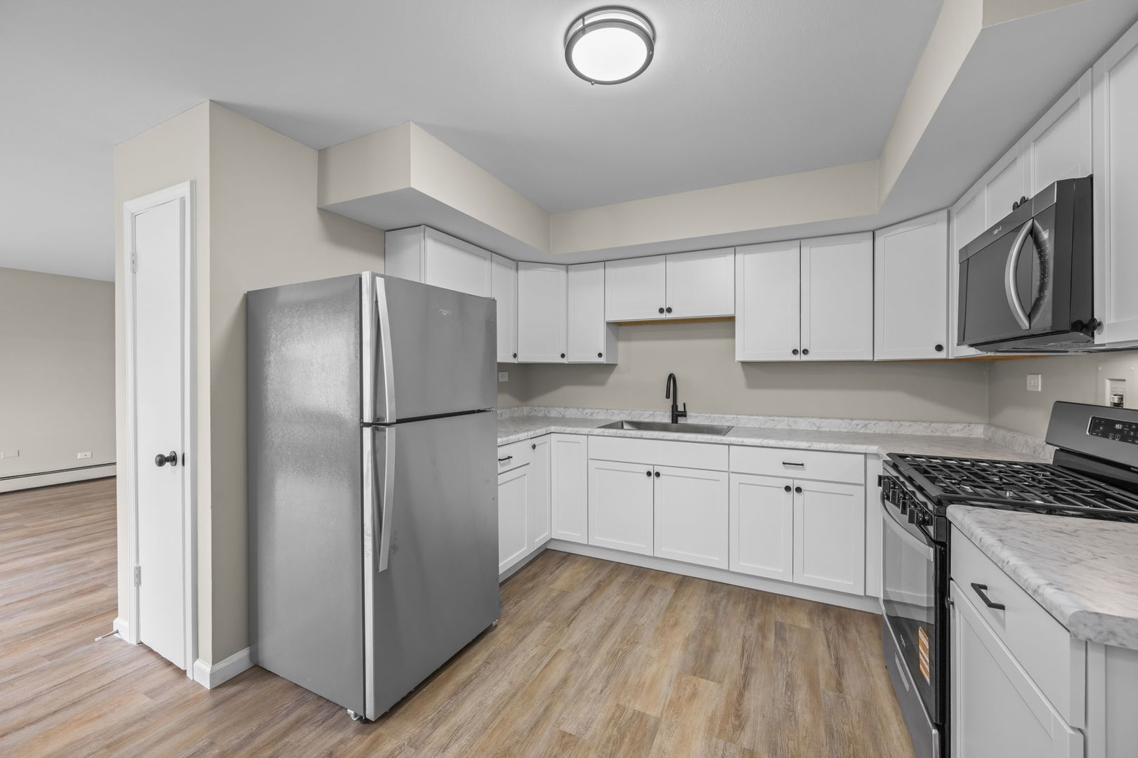 1101 HOLIDAY Lane #10, Des Plaines, IL 60016