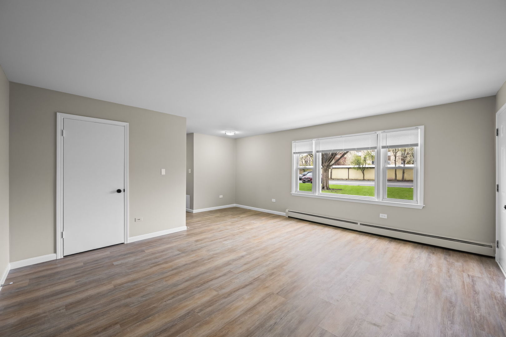 1101 HOLIDAY Lane #10, Des Plaines, IL 60016