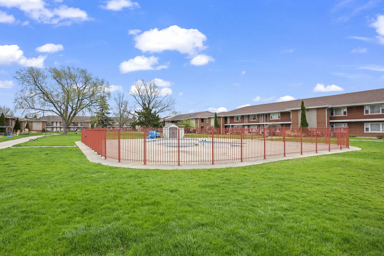 1101 HOLIDAY Lane #10, Des Plaines, IL 60016