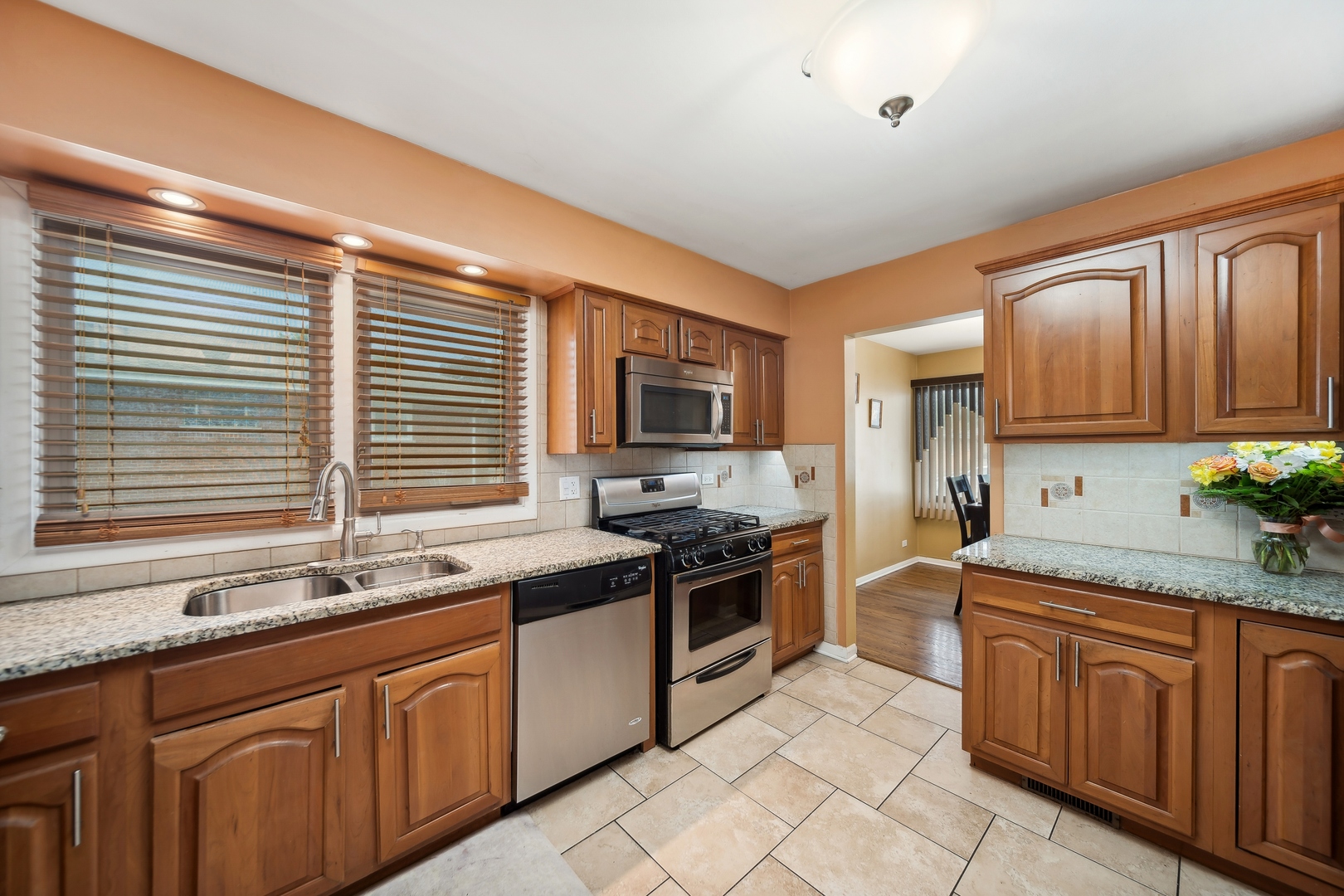 8918 S Francisco Avenue, Evergreen Park, IL 60805