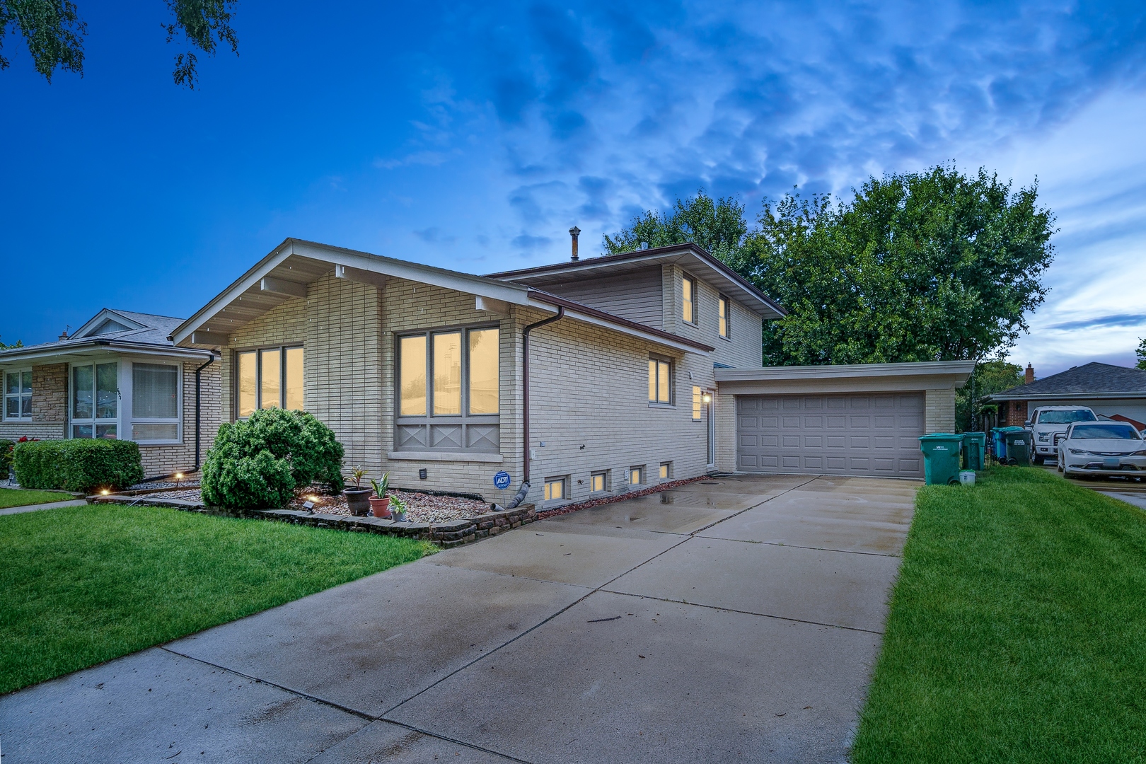 8918 S Francisco Avenue, Evergreen Park, IL 60805