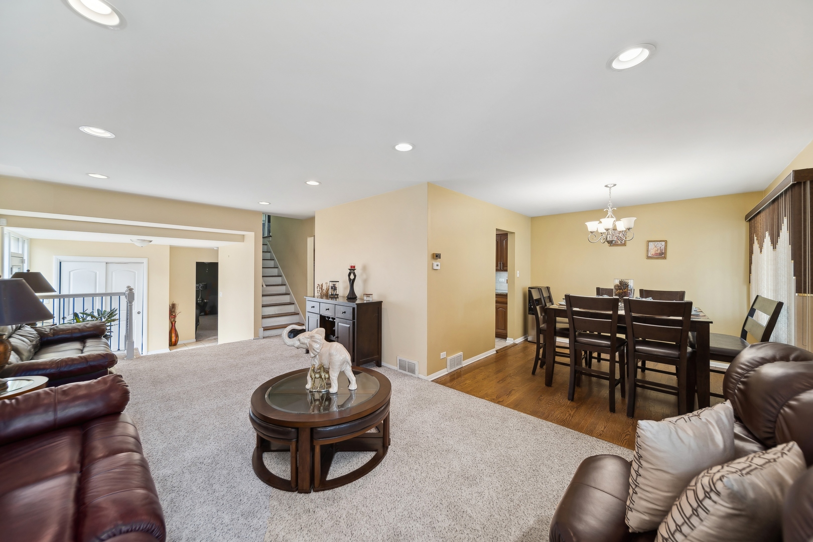 8918 S Francisco Avenue, Evergreen Park, IL 60805