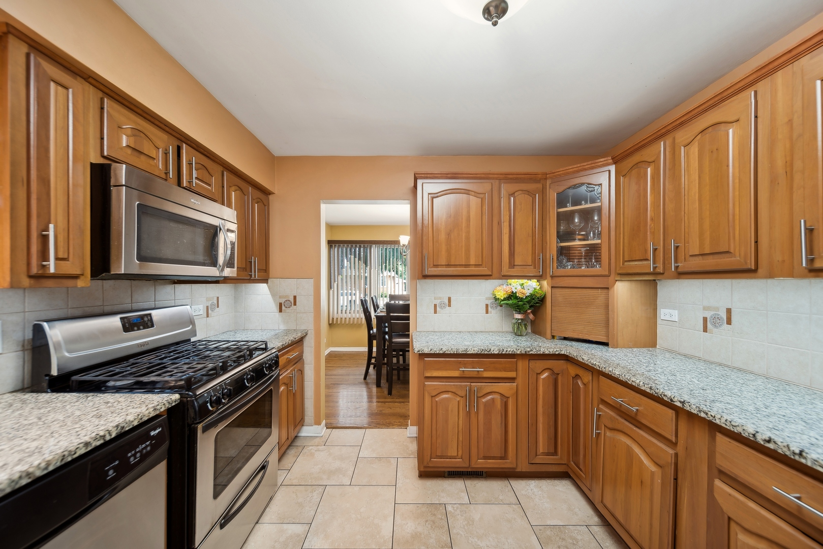 8918 S Francisco Avenue, Evergreen Park, IL 60805