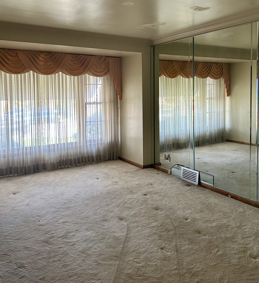 12334 S Loomis Street, Calumet Park, IL 60827