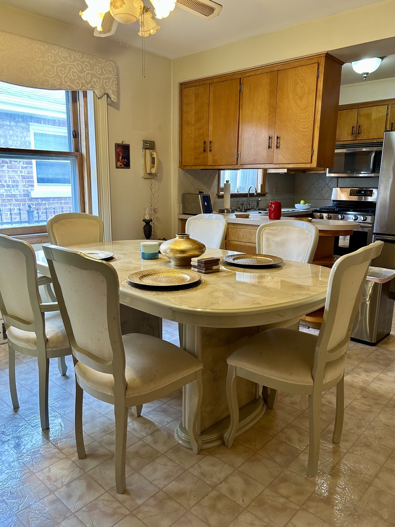 12334 S Loomis Street, Calumet Park, IL 60827