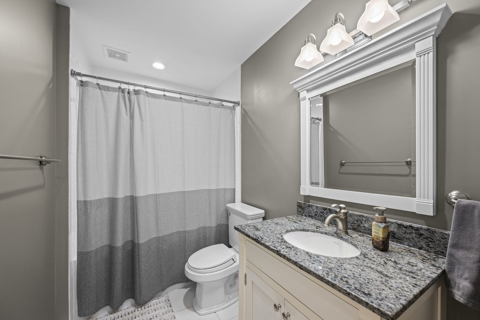 Arlington Heights, IL 60005