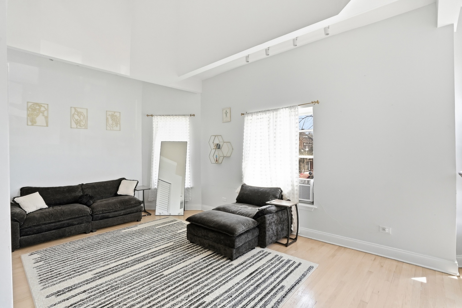 3248 W Maypole Avenue, Chicago, IL 60624