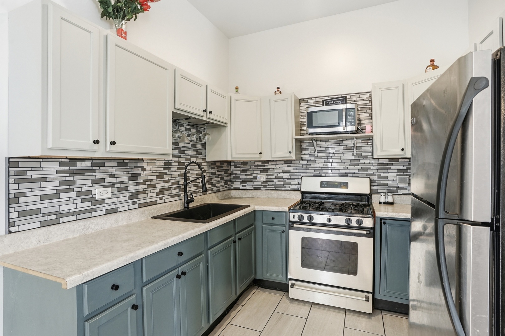 3248 W Maypole Avenue, Chicago, IL 60624