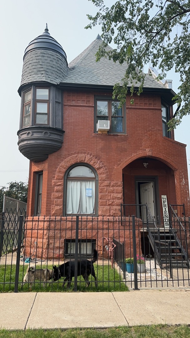 3248 W Maypole Avenue, Chicago, IL 60624