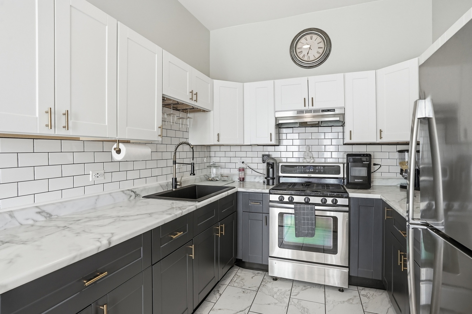 3248 W Maypole Avenue, Chicago, IL 60624