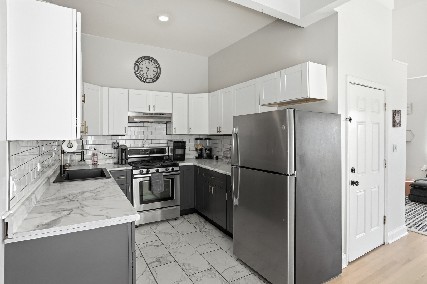 3248 W Maypole Avenue, Chicago, IL 60624