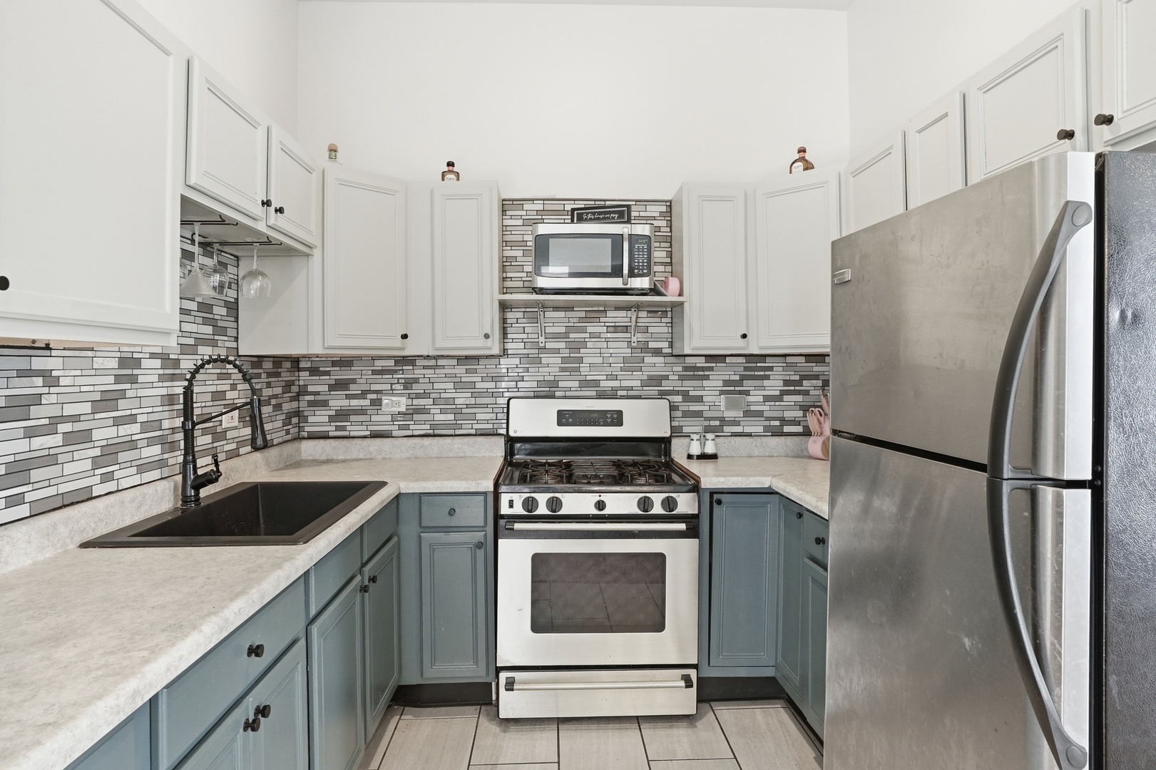 3248 W Maypole Avenue, Chicago, IL 60624