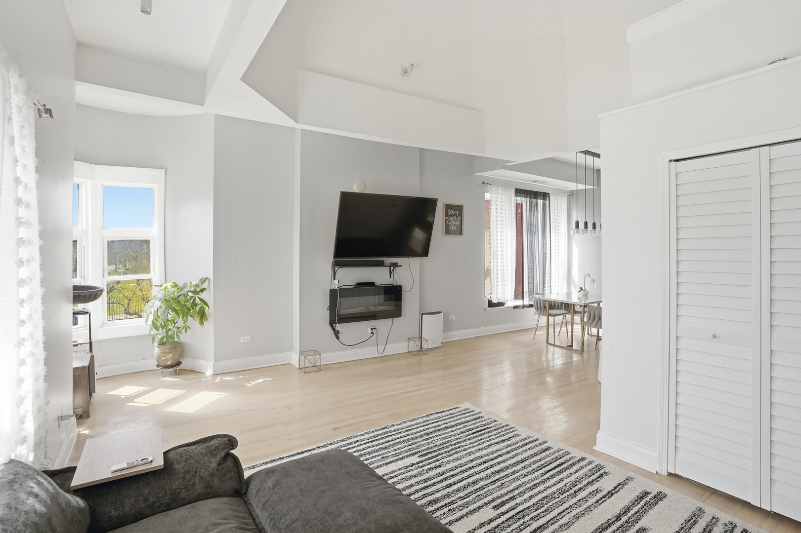 3248 W Maypole Avenue, Chicago, IL 60624