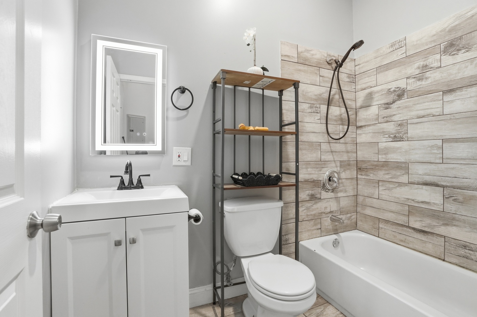 3248 W Maypole Avenue, Chicago, IL 60624