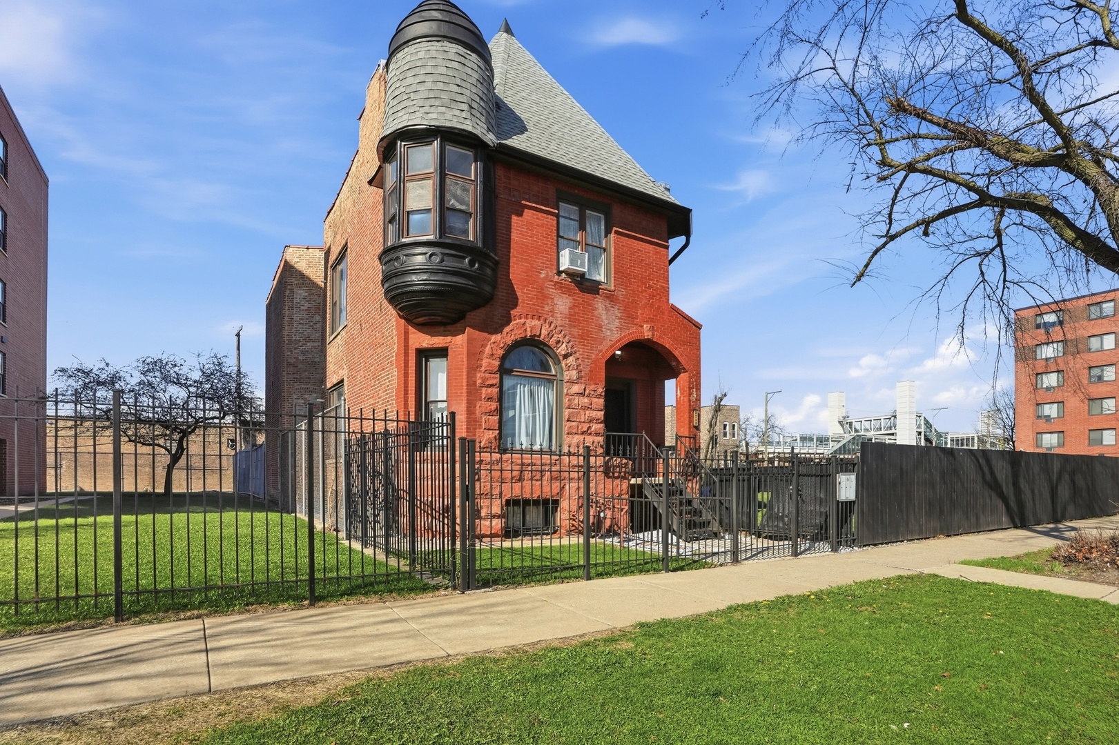 3248 W Maypole Avenue, Chicago, IL 60624