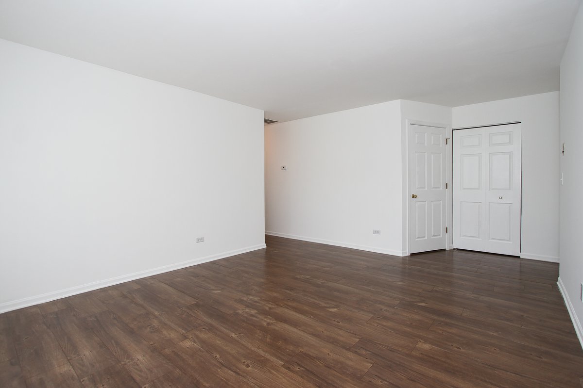 400 Woodview Circle #A, Elgin, IL 60120