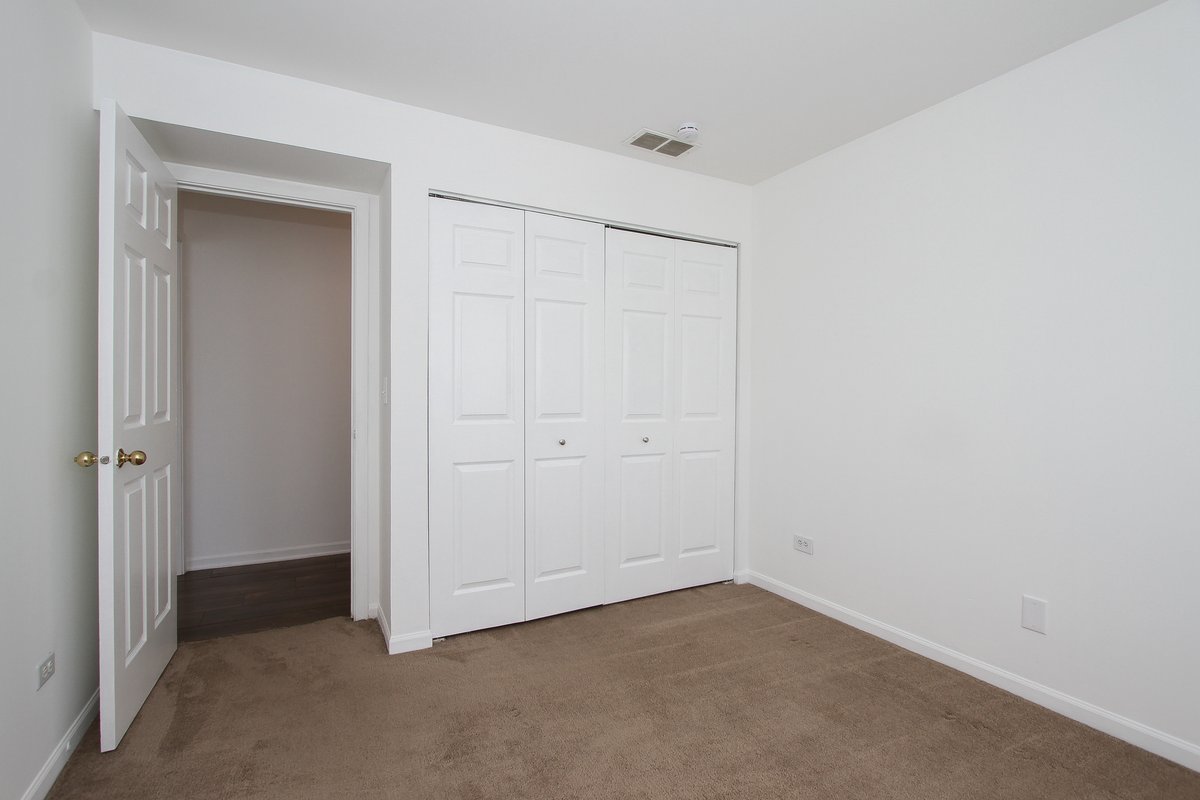 400 Woodview Circle #A, Elgin, IL 60120