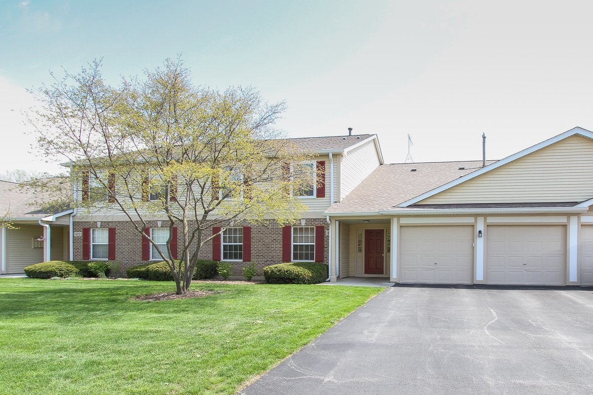 400 Woodview Circle #A, Elgin, IL 60120