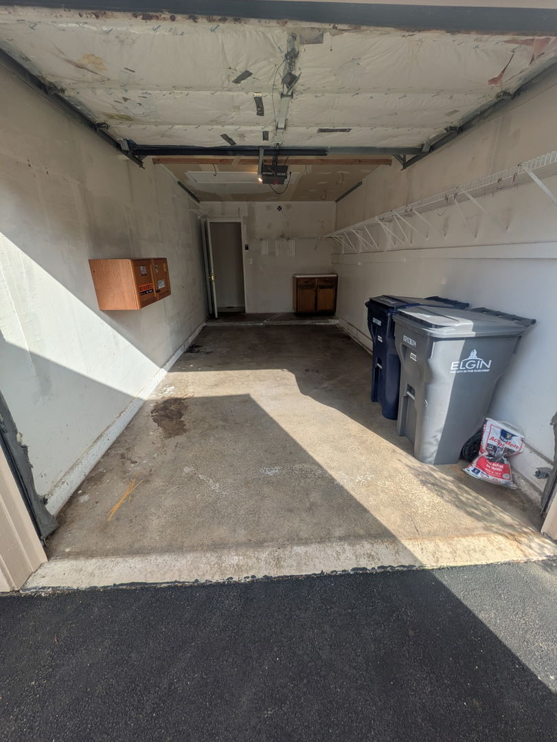 400 Woodview Circle #A, Elgin, IL 60120