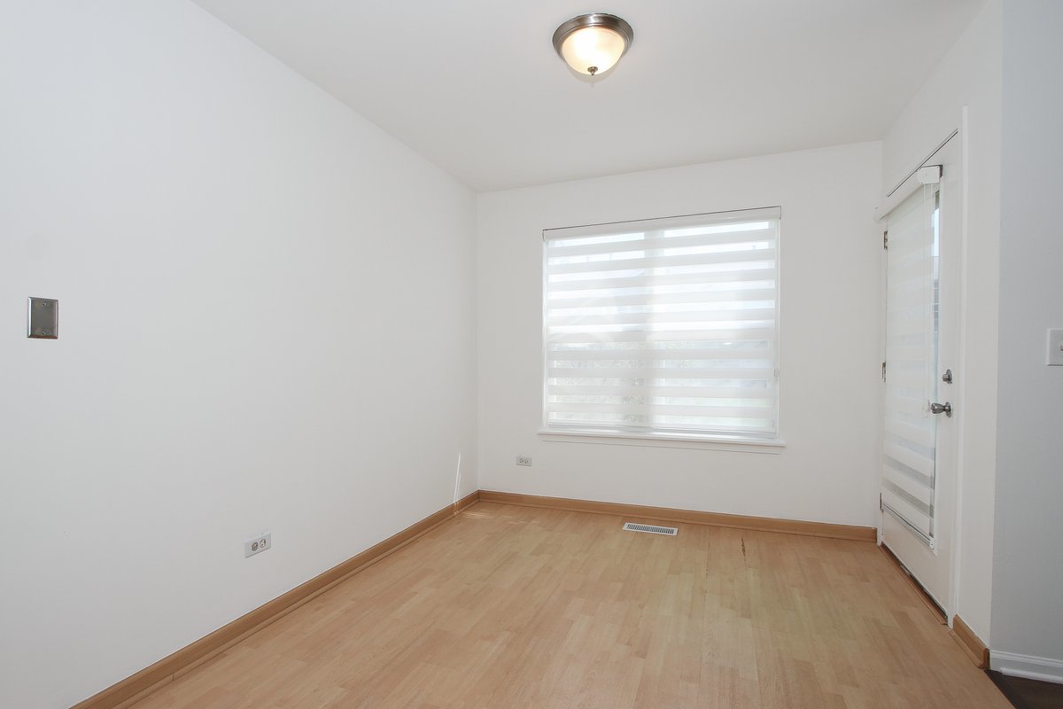 400 Woodview Circle #A, Elgin, IL 60120