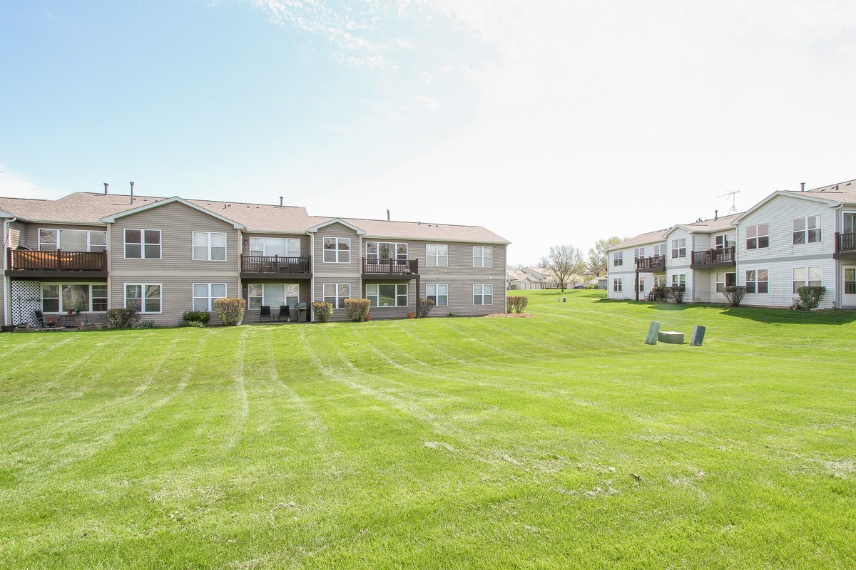 400 Woodview Circle #A, Elgin, IL 60120