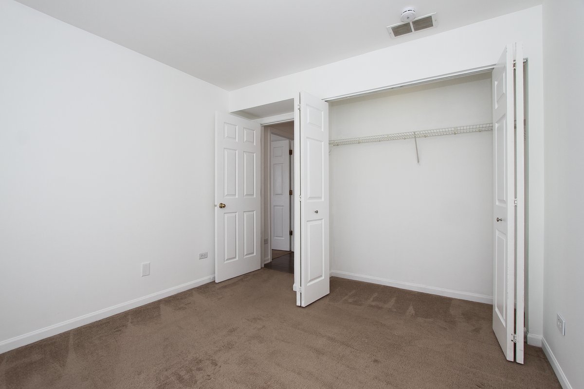 400 Woodview Circle #A, Elgin, IL 60120