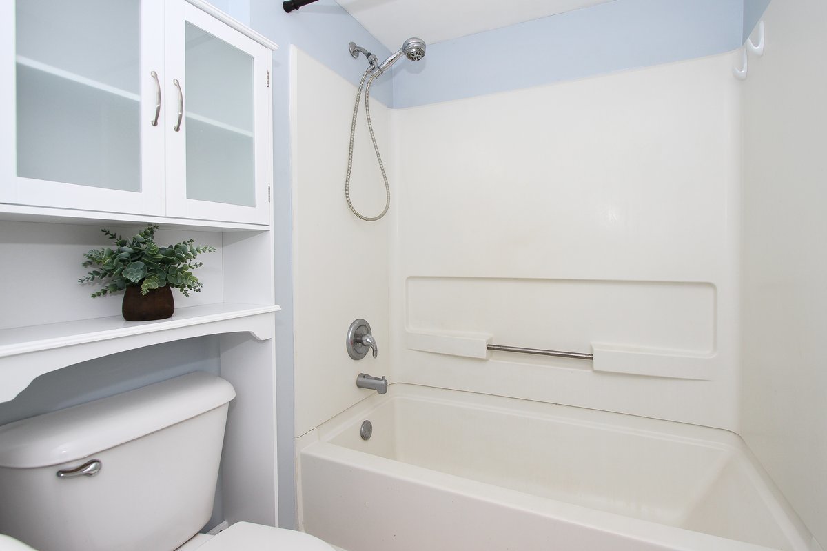 400 Woodview Circle #A, Elgin, IL 60120