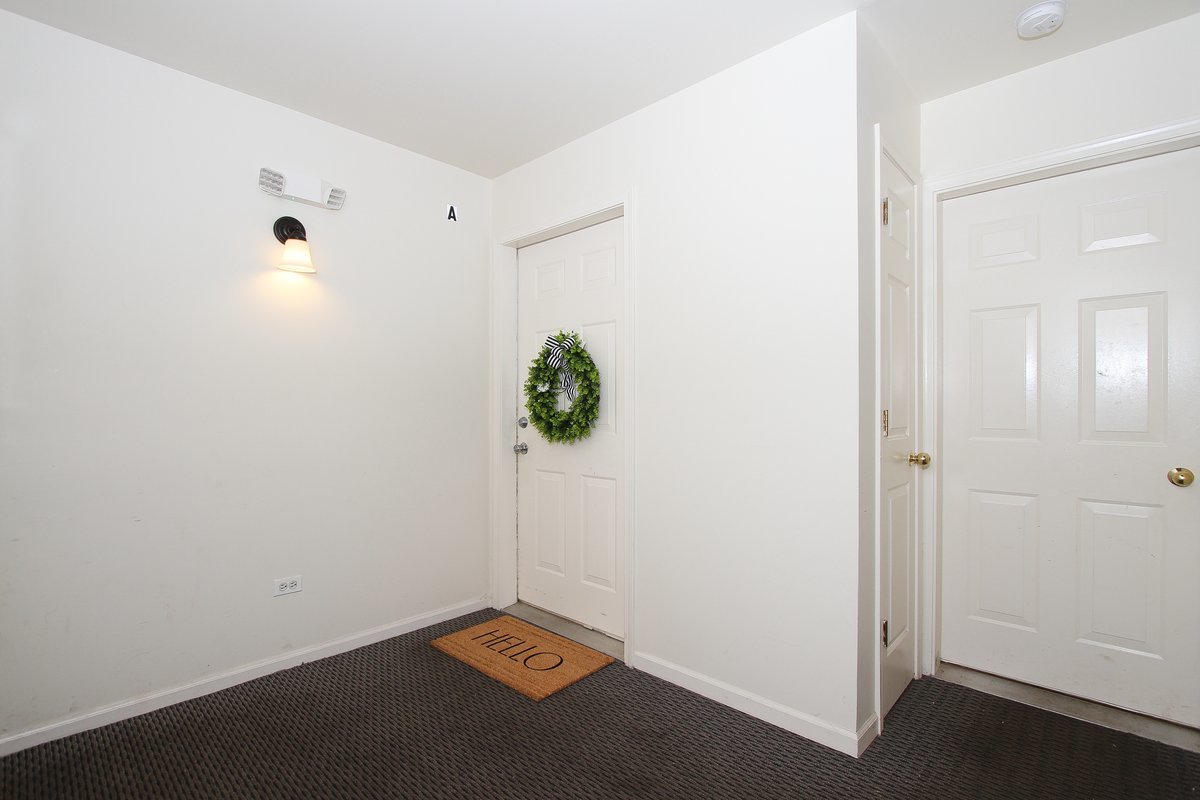 400 Woodview Circle #A, Elgin, IL 60120