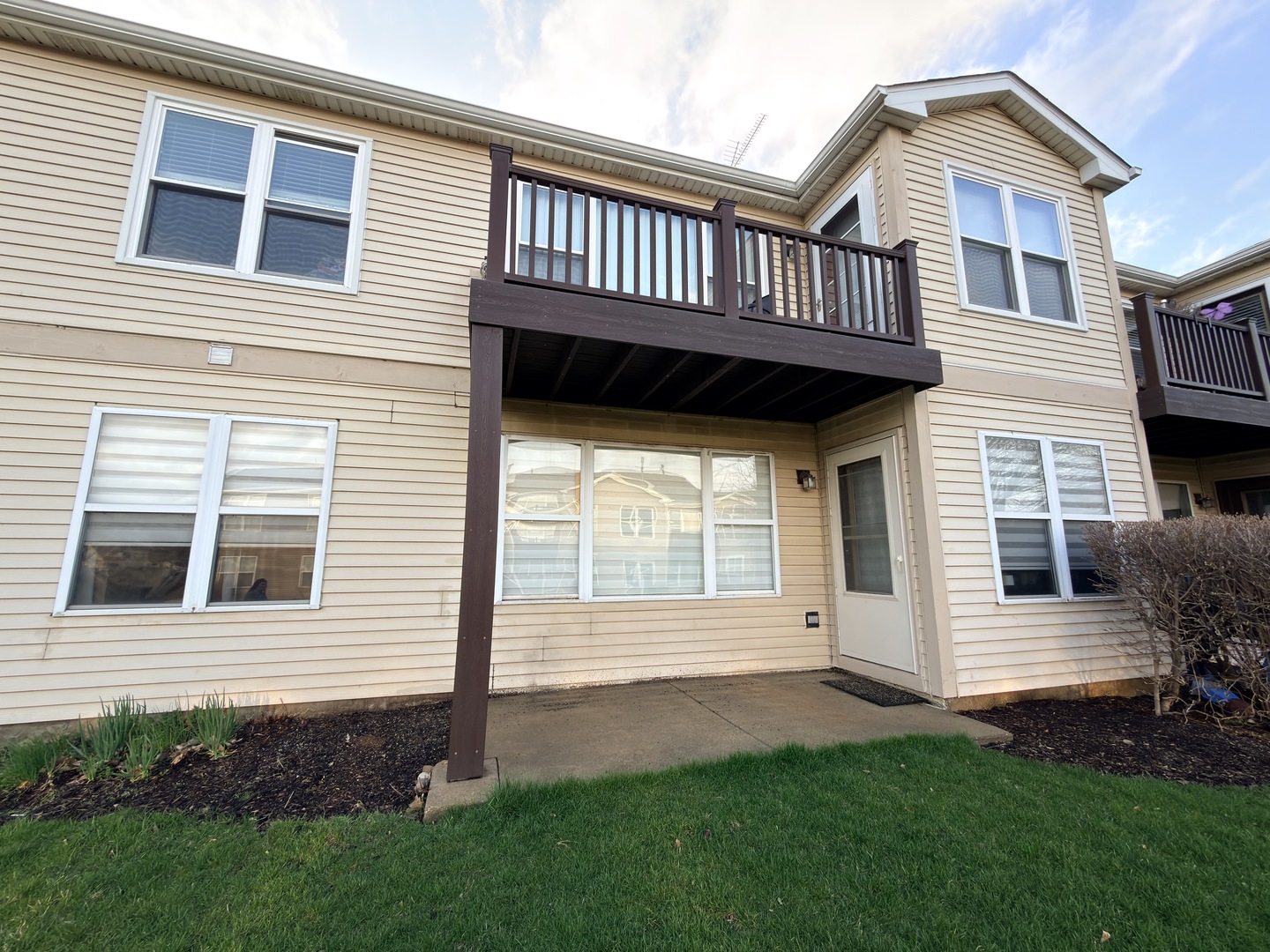 400 Woodview Circle #A, Elgin, IL 60120