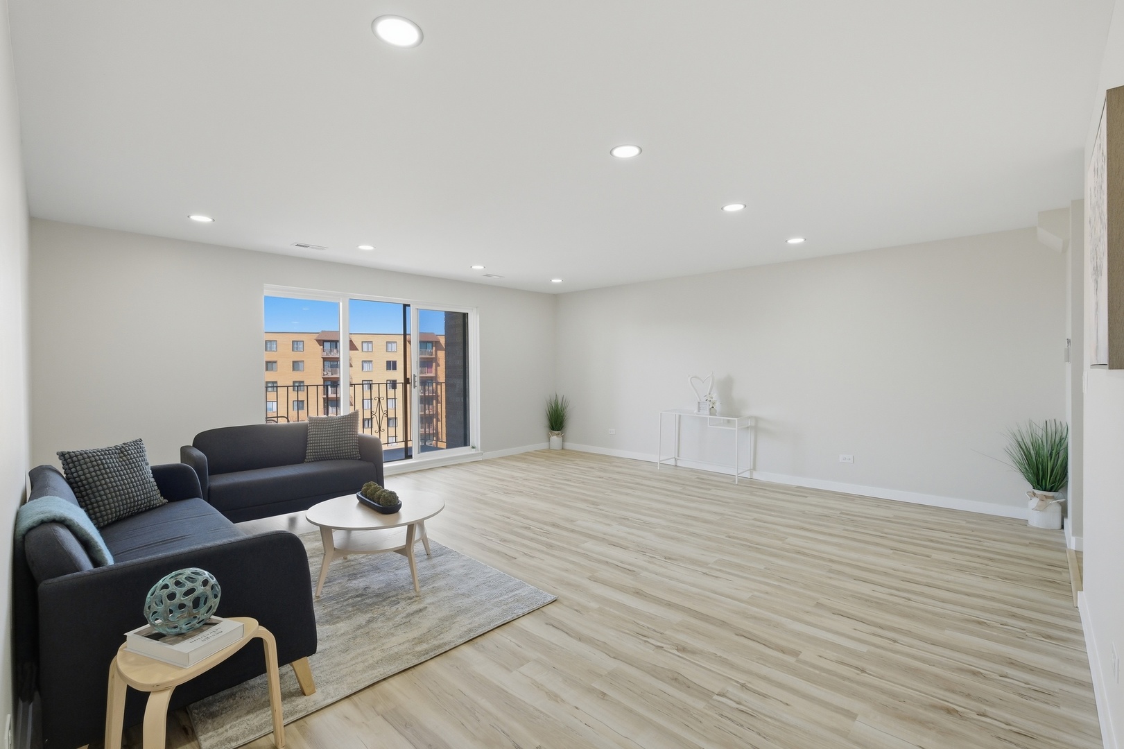 1777 W Crystal Lane #602, Mount Prospect, IL 60056