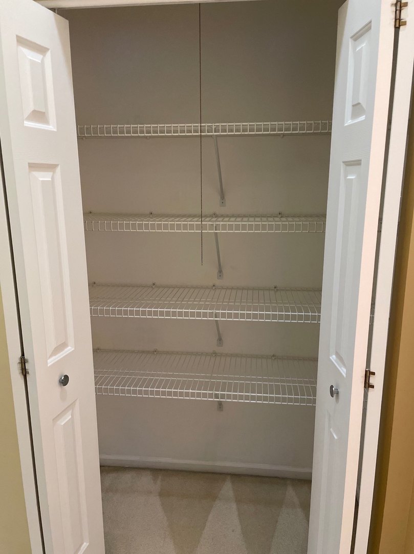 1523 Golden Oak Drive, Woodstock, IL 60098