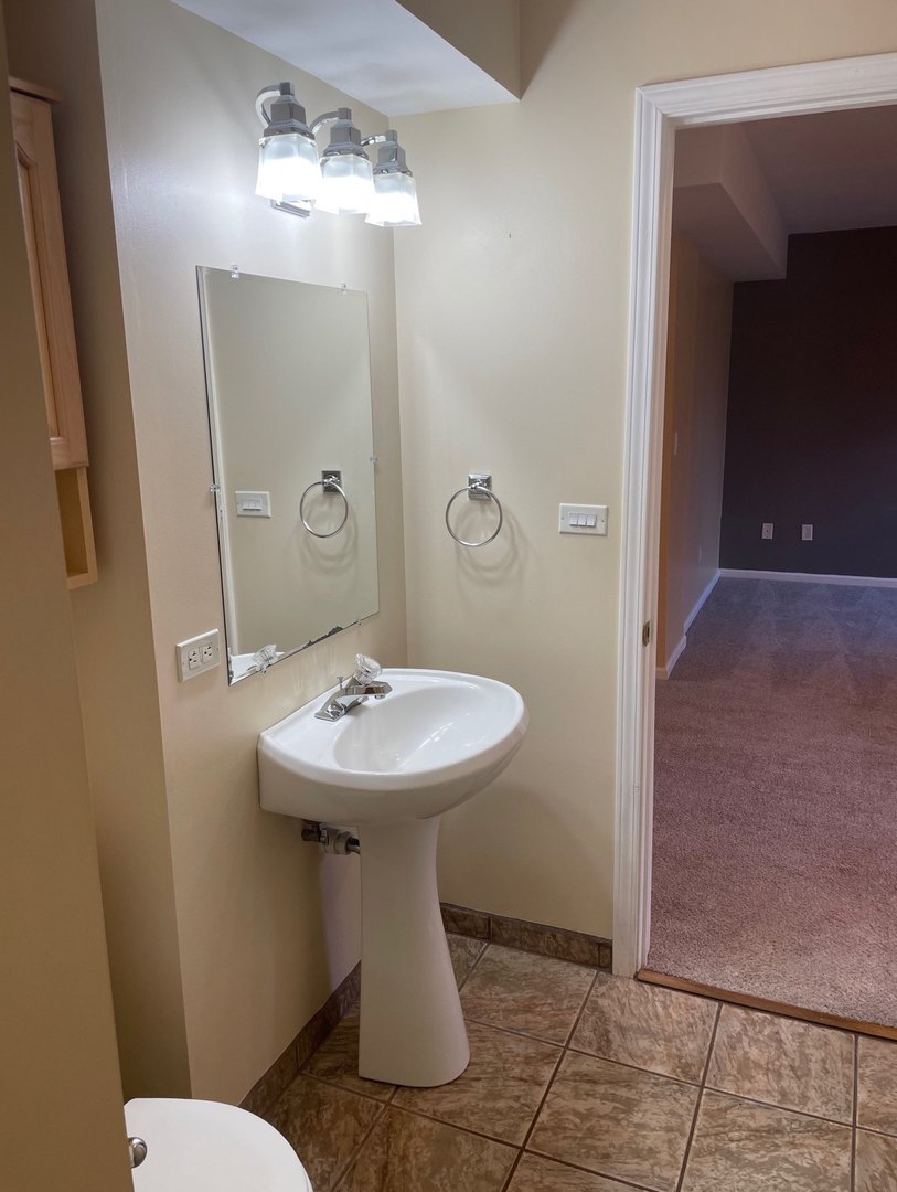 1523 Golden Oak Drive, Woodstock, IL 60098