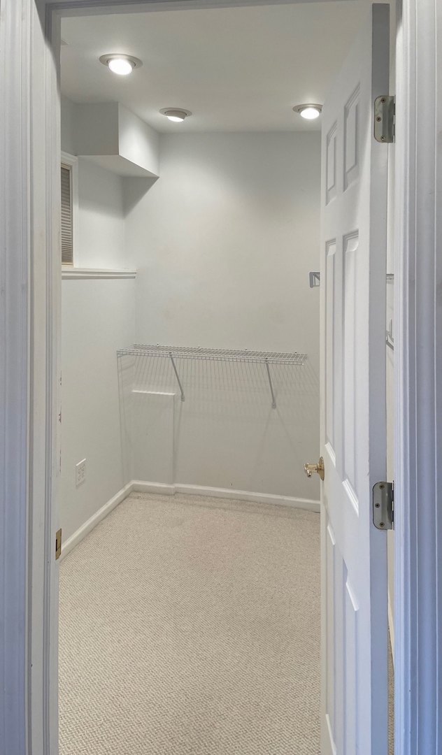 1523 Golden Oak Drive, Woodstock, IL 60098