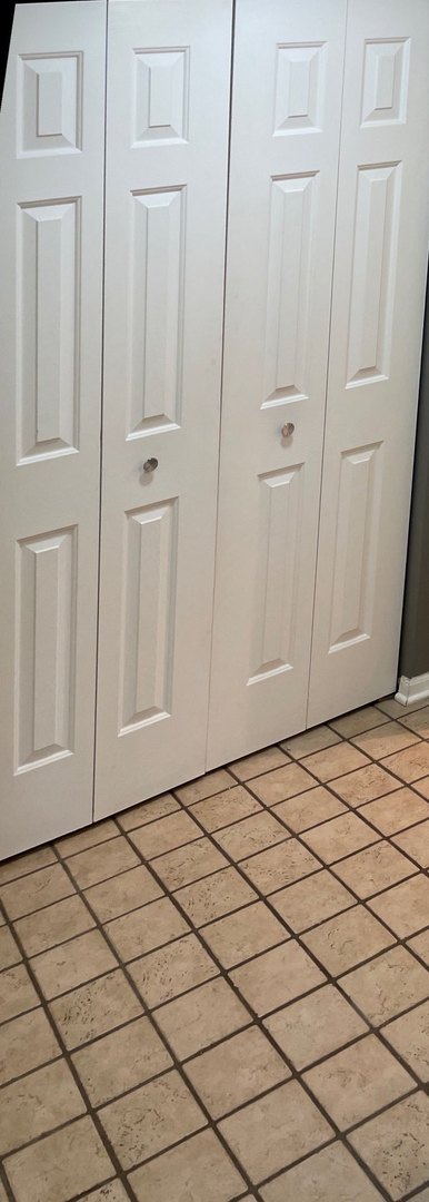 1523 Golden Oak Drive, Woodstock, IL 60098