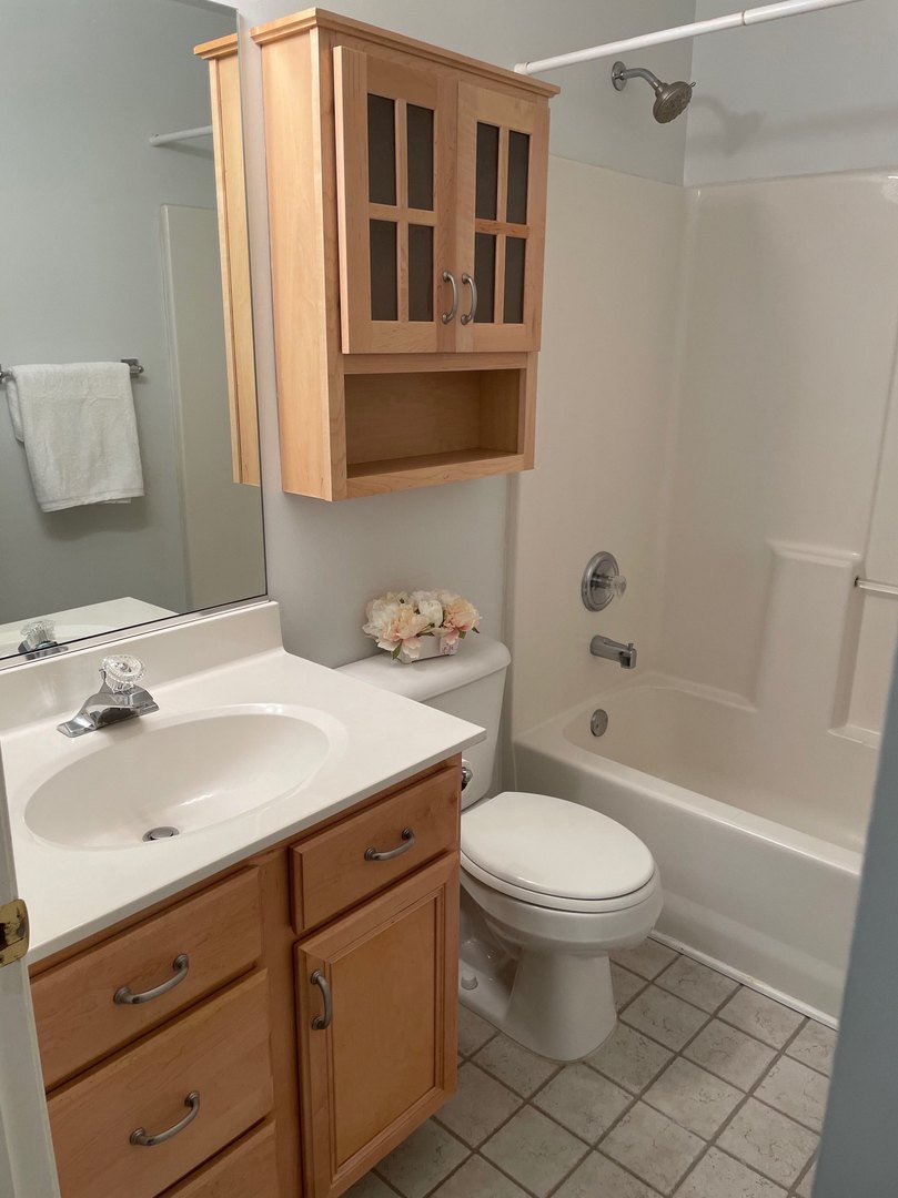 1523 Golden Oak Drive, Woodstock, IL 60098