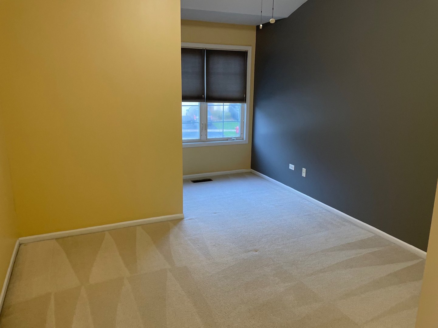 1523 Golden Oak Drive, Woodstock, IL 60098