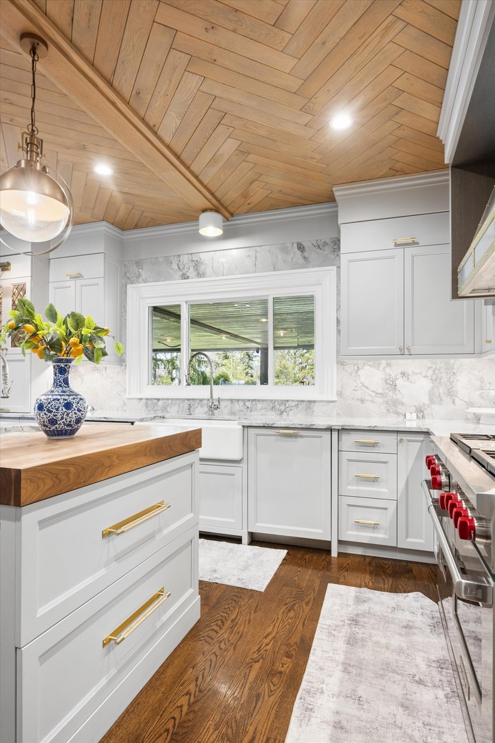 21 E 8th Street, Hinsdale, IL 60521