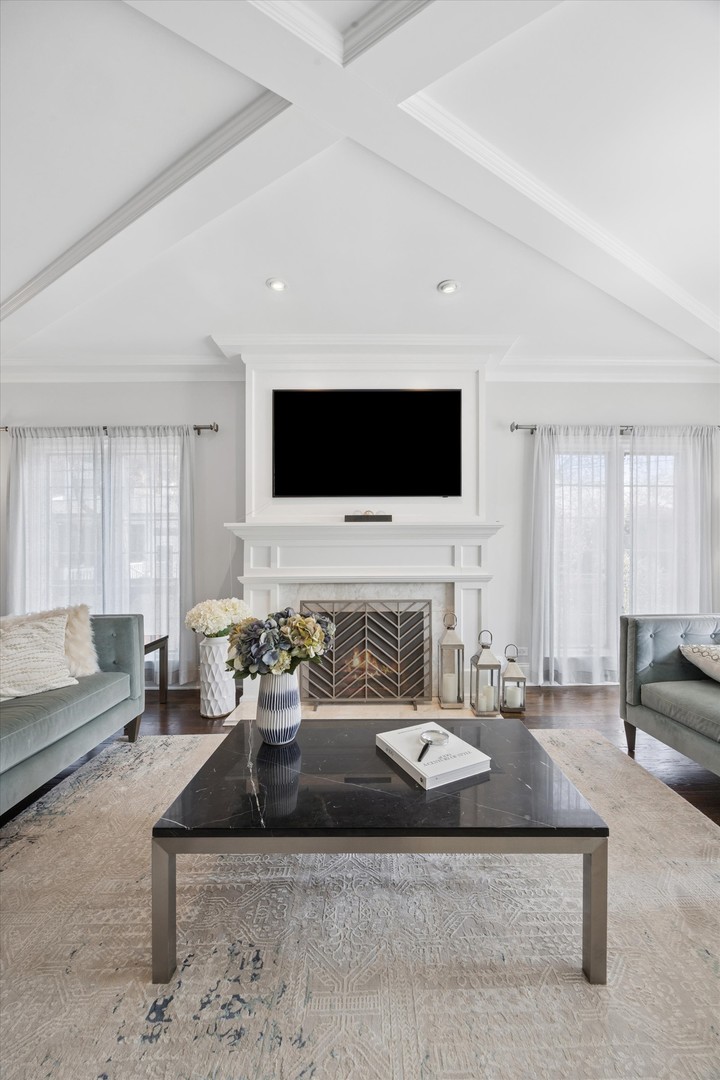 21 E 8th Street, Hinsdale, IL 60521