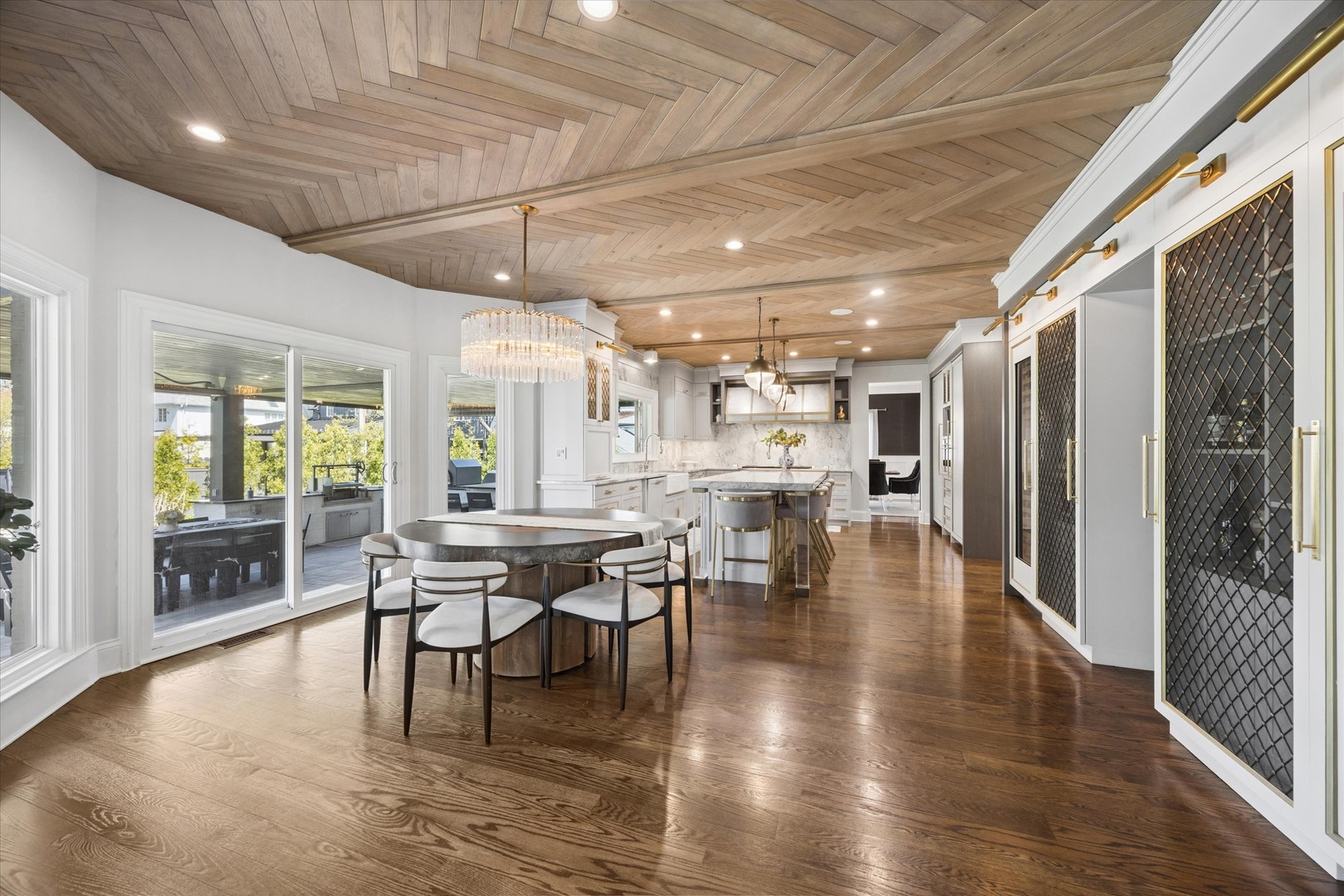 21 E 8th Street, Hinsdale, IL 60521