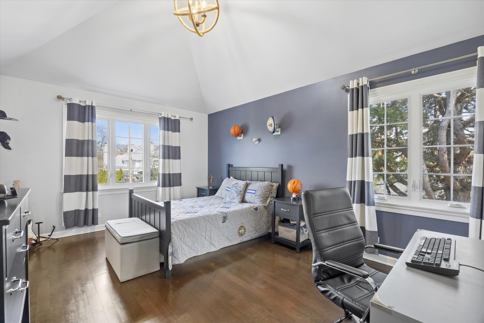 21 E 8th Street, Hinsdale, IL 60521