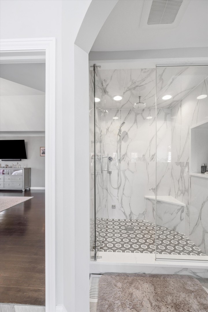 21 E 8th Street, Hinsdale, IL 60521