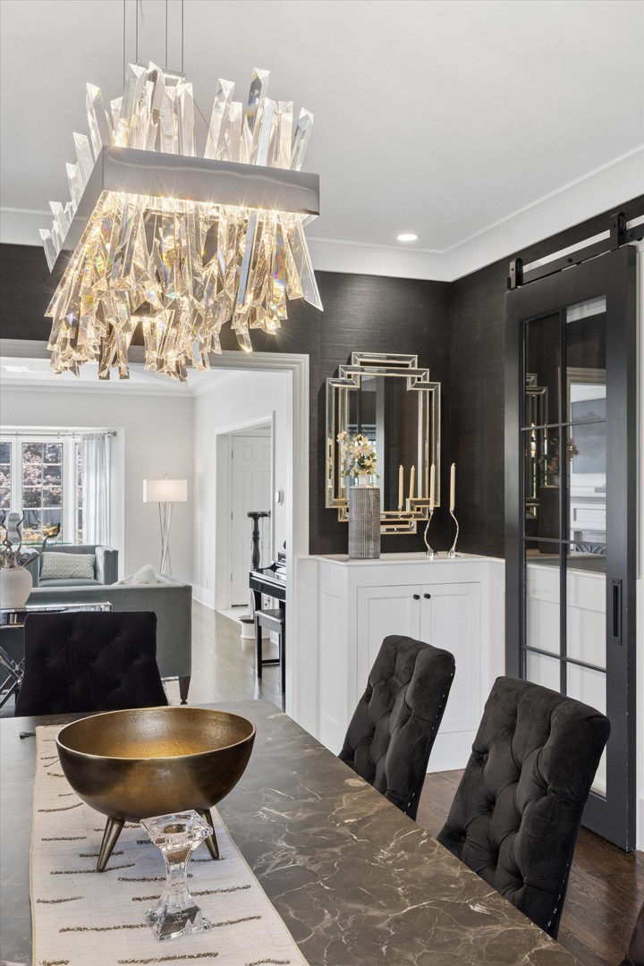 21 E 8th Street, Hinsdale, IL 60521